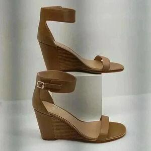 Linea Paolo wedge sandal size 7.5